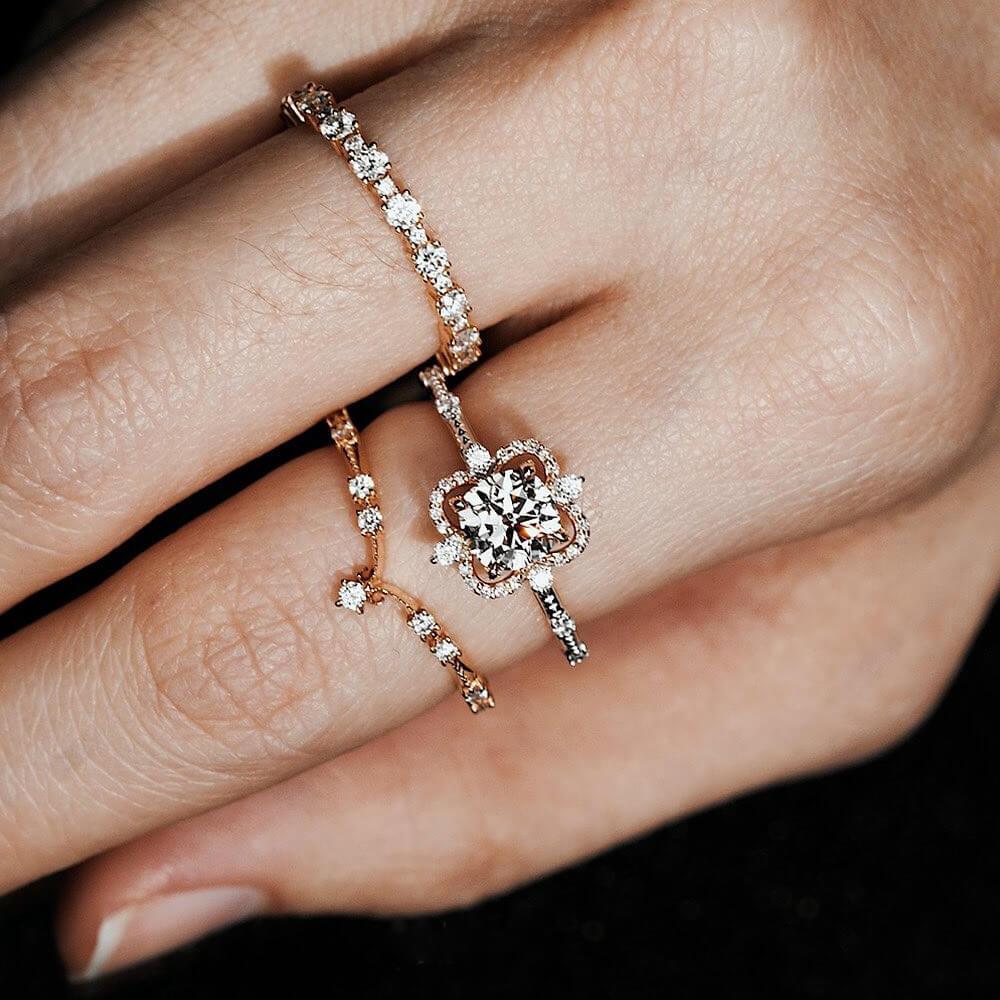Eleonora’s Radiance | Round Diamond Chevron Wedding Band