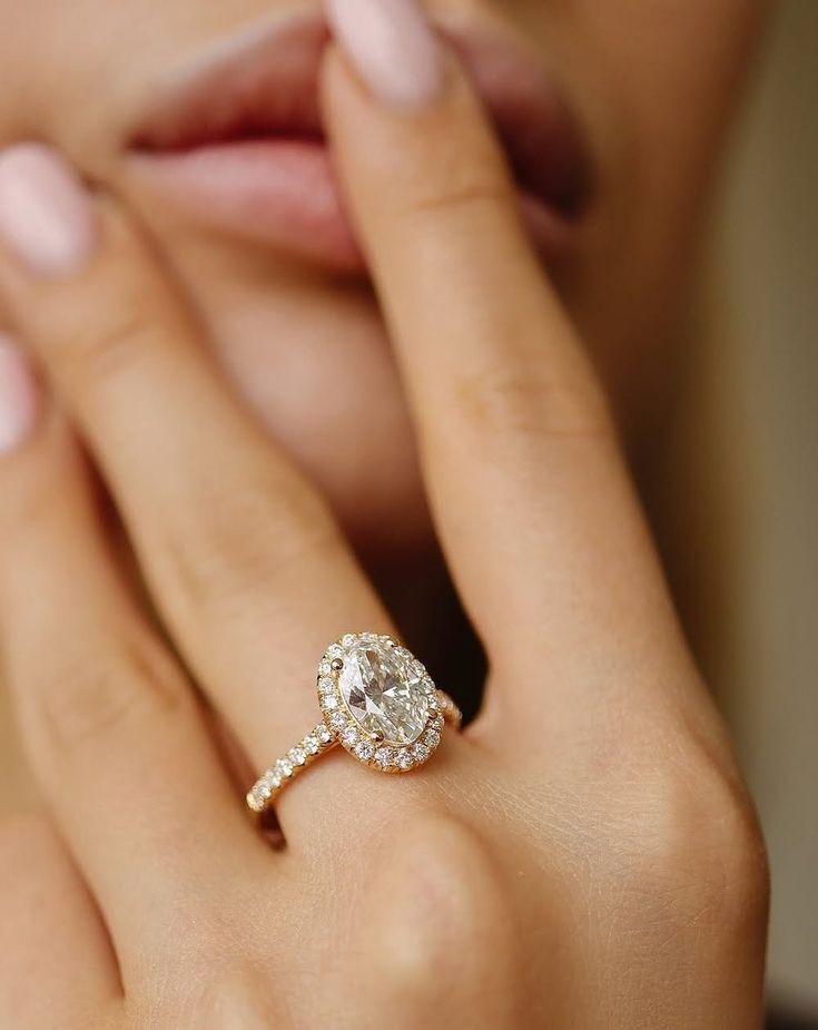 Odette‘s Plume | 2CT Oval Diamond Halo Engagement Ring
